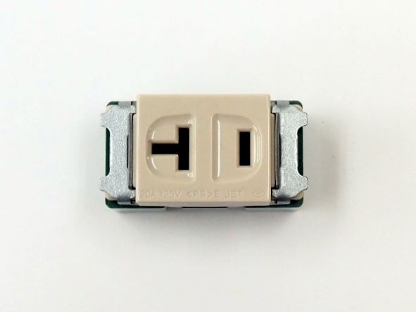 WN1821F|ワイド21埋込コンセント