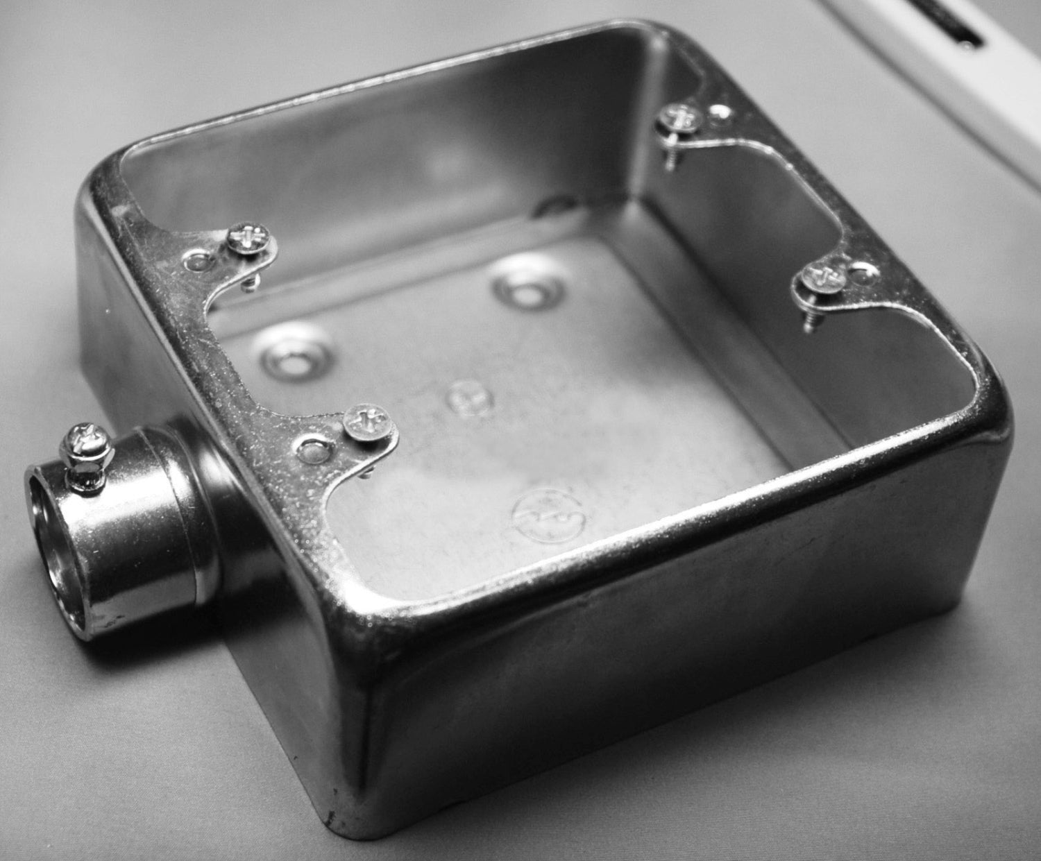 NK2521S｜ネジナシ露出スイッチBOX 2個用1方出 25 鋼板製