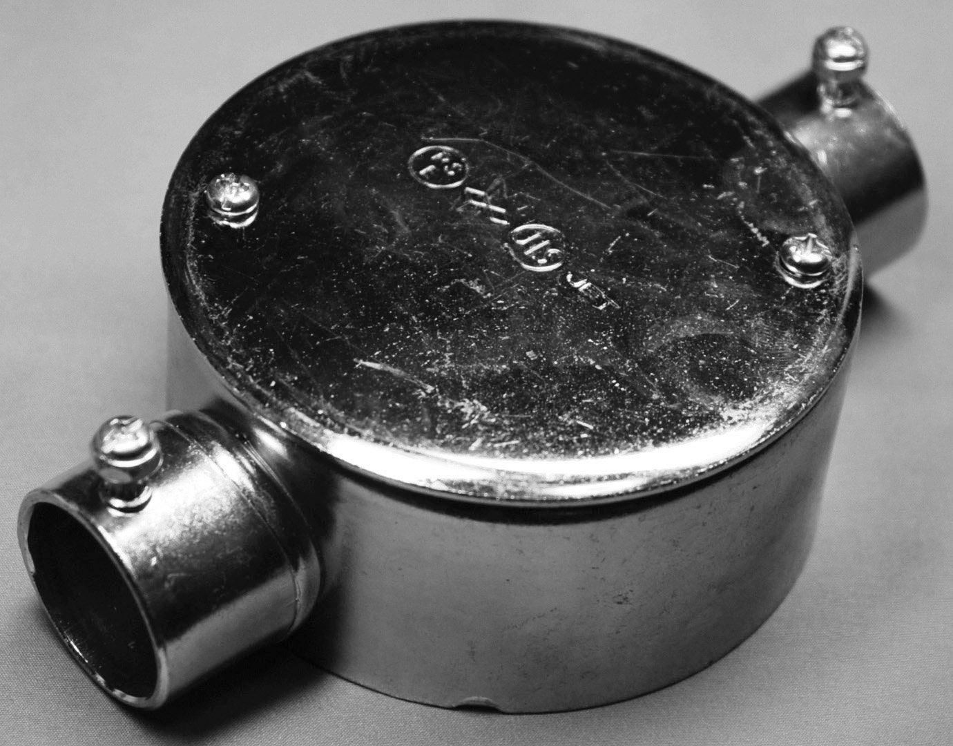 NM31SS｜ネジナシ丸型露出ボックス 直線2方出 31 鋼板製