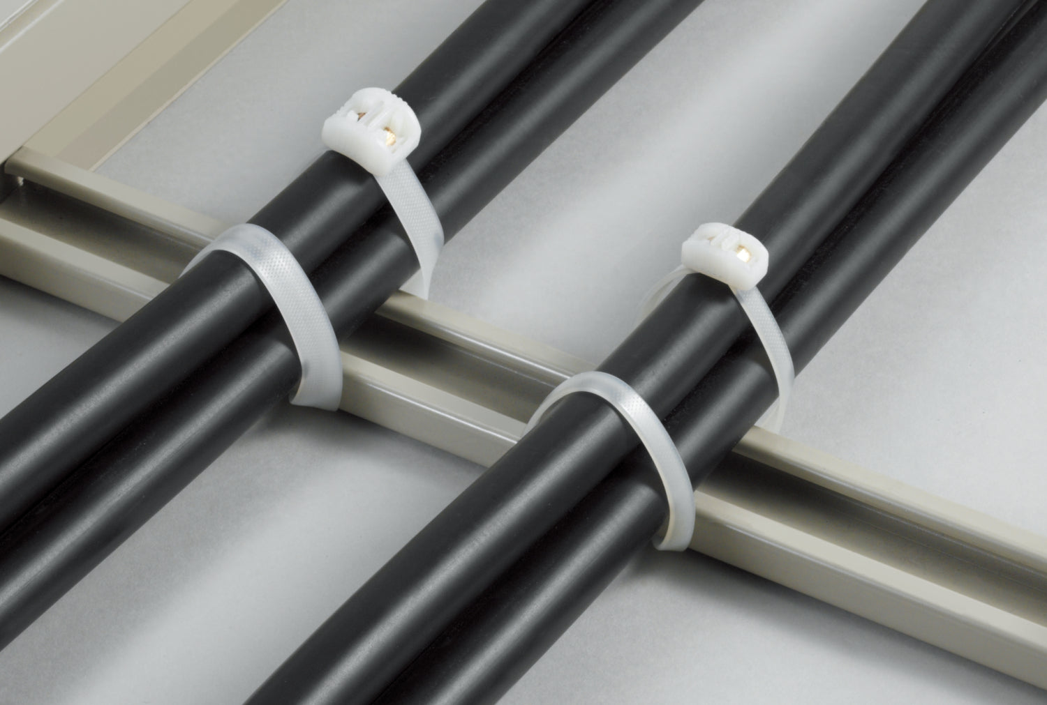 ELN-R2-100|リールストラップ 100m巻 – 電材Days ELN-R2-100|リールストラップ 100m巻 – 電材Days