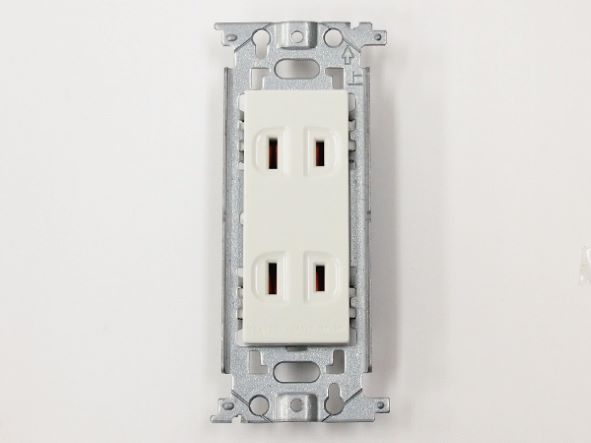 WN1302SW｜フルカラー埋込Wコンセント